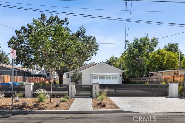 Detail Gallery Image 2 of 19 For 21824 Cohasset St, Canoga Park,  CA 91303 - 3 Beds | 2 Baths