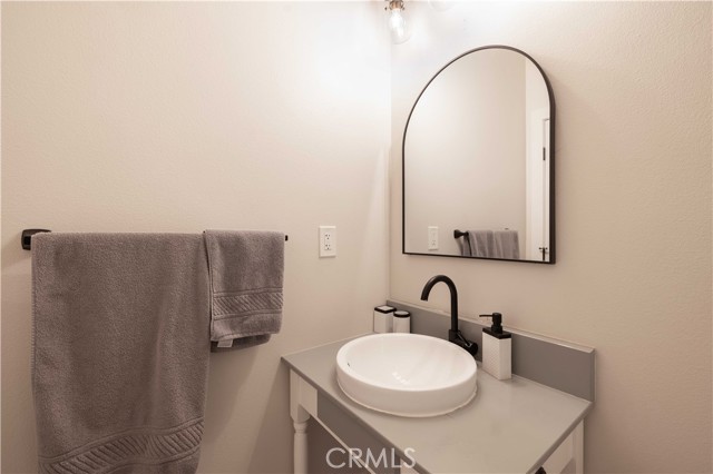 Detail Gallery Image 21 of 33 For 374 Mountainaire Ln, Big Bear Lake,  CA 92315 - 4 Beds | 3 Baths