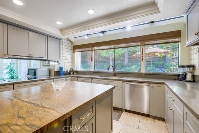 Detail Gallery Image 22 of 63 For 22851 Pocetas, Mission Viejo,  CA 92692 - 5 Beds | 3 Baths
