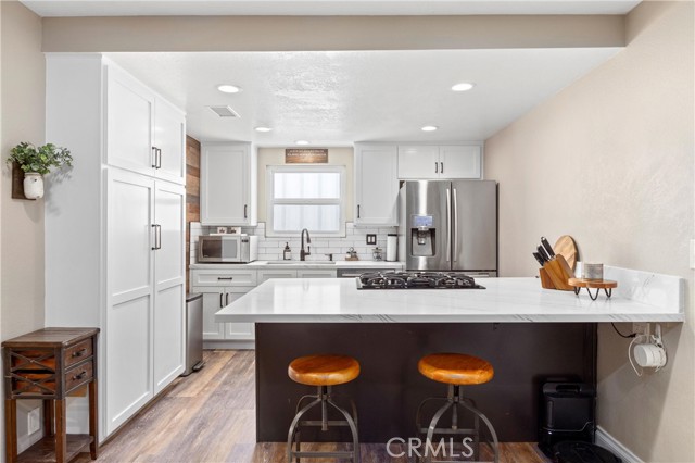 Detail Gallery Image 13 of 40 For 19071 Suva Ln, Huntington Beach,  CA 92646 - 4 Beds | 2 Baths