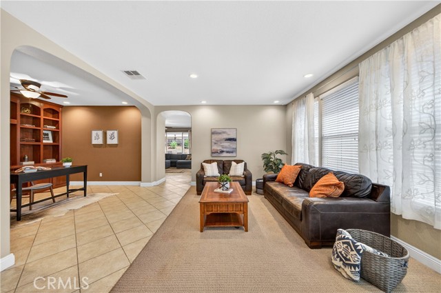 Detail Gallery Image 4 of 37 For 35978 Covington, Wildomar,  CA 92595 - 4 Beds | 3 Baths