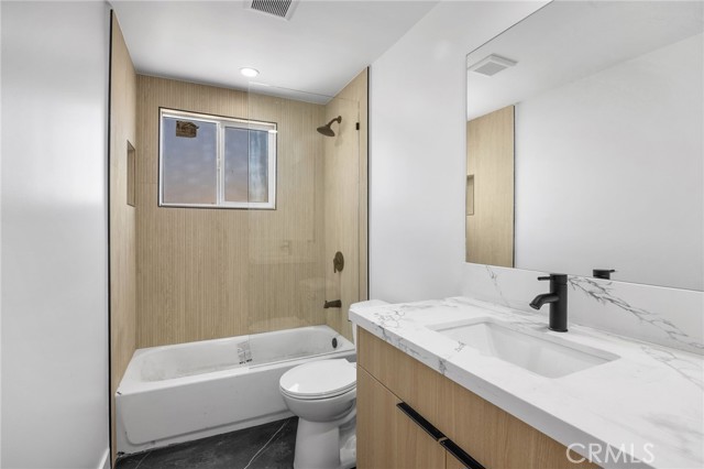 Detail Gallery Image 15 of 16 For 4513 Rosewood Ave #3,  Los Angeles,  CA 90004 - 3 Beds | 3 Baths