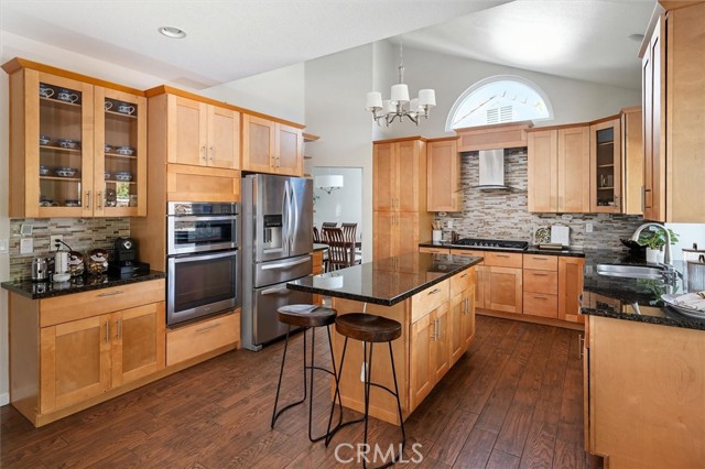 Detail Gallery Image 11 of 42 For 28735 Citrus Pl, Saugus,  CA 91390 - 4 Beds | 3 Baths