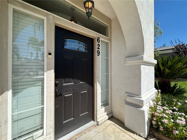 Detail Gallery Image 3 of 24 For 629 Golden West Dr, Redlands,  CA 92373 - 5 Beds | 3/1 Baths