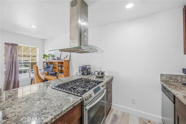 Detail Gallery Image 10 of 31 For 2155 Highpointe Dr #205,  Corona,  CA 92879 - 2 Beds | 2 Baths