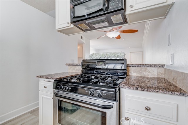 7035 Woodley Avenue, 216 photo 7