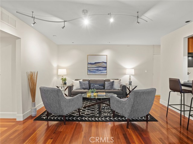 Detail Gallery Image 14 of 41 For 1410 S Bentley Ave #103,  –,  CA 90025 - 2 Beds | 2 Baths