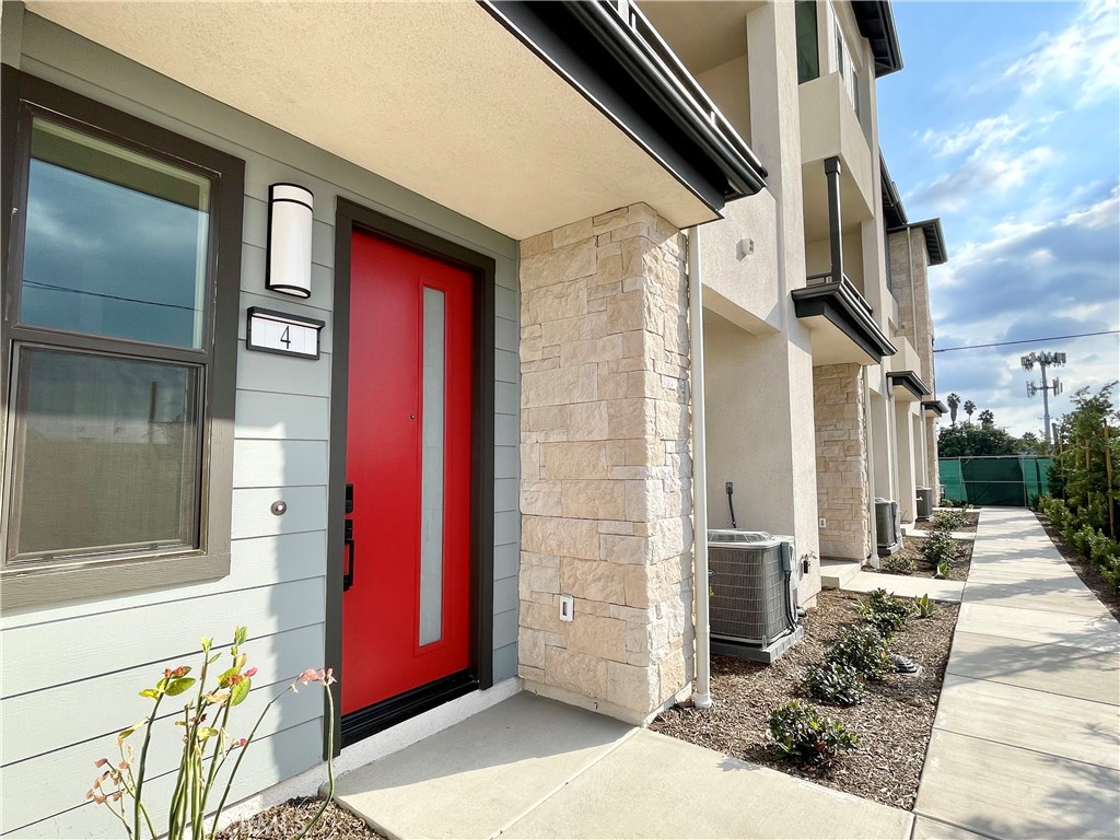 W Lincoln Avenue #4