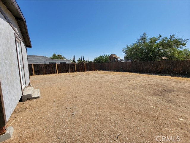 11015 Oakwood Avenue, Hesperia CA: https://media.crmls.org/medias/937d6f2e-2d57-45d7-89f6-f63eef68323e.jpg