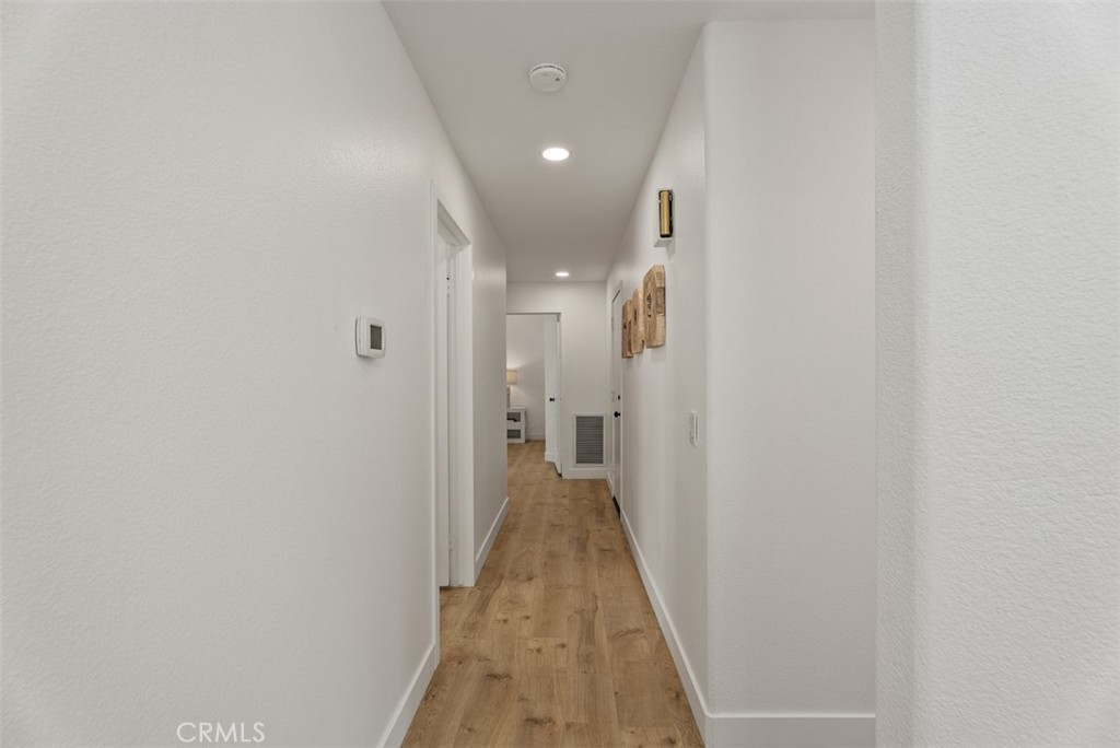 https://media.crmls.org/medias/937d8f89-8096-41a0-9b90-4d5e41c8ff78.jpg?preset=X-Large