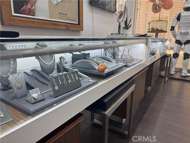 217 Stonewood Street, Downey CA: https://media.crmls.org/medias/937f52d6-4cfa-4b28-8674-53ce0021ec56.jpg