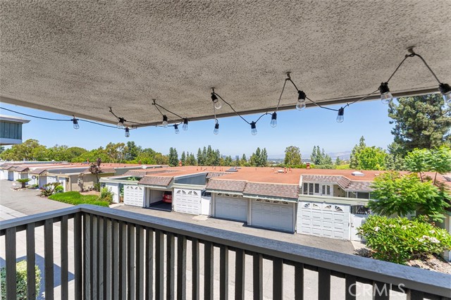 23226 Caminito Marcial, Laguna Hills CA: https://media.crmls.org/medias/937ff659-8eb8-4e57-8455-0e4e096aa9ff.jpg