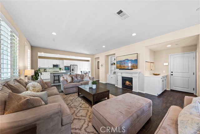 7462 Silver Saddle Court, Eastvale CA: https://media.crmls.org/medias/93812b9a-3bd5-4401-839f-d120edce034b.jpg