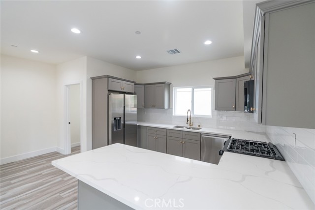 Detail Gallery Image 19 of 39 For 443 1/2 N Harvard Bld, Los Angeles,  CA 90004 - 4 Beds | 4 Baths
