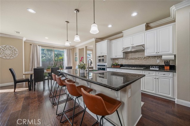 Detail Gallery Image 10 of 54 For 5687 Berryhill Dr, Corona,  CA 92880 - 5 Beds | 4 Baths