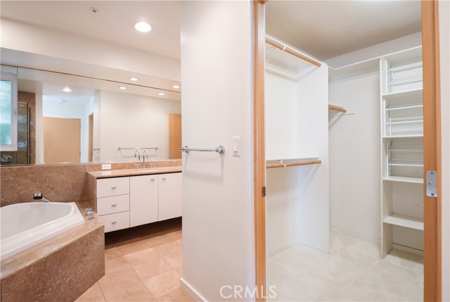 701 Bayview Drive, Manhattan Beach, California 90266, 3 Bedrooms Bedrooms, ,3 BathroomsBathrooms,Residential,Sold,Bayview,SB22103178