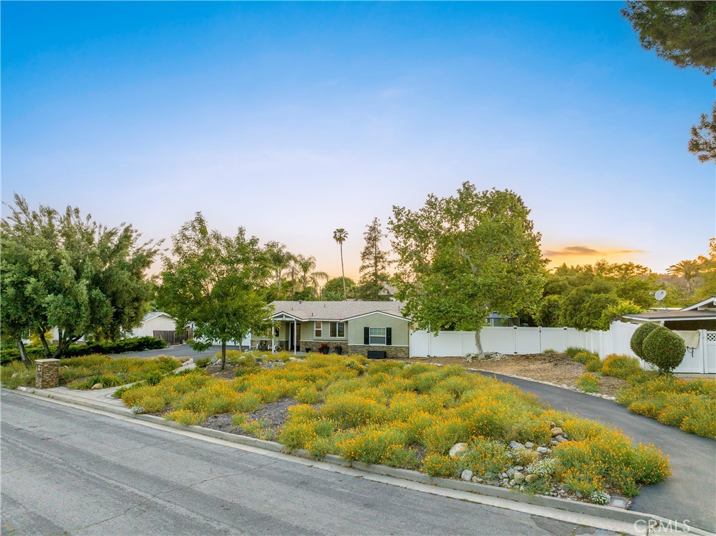 2931 N Rockmont Avenue, Claremont, CA 91711