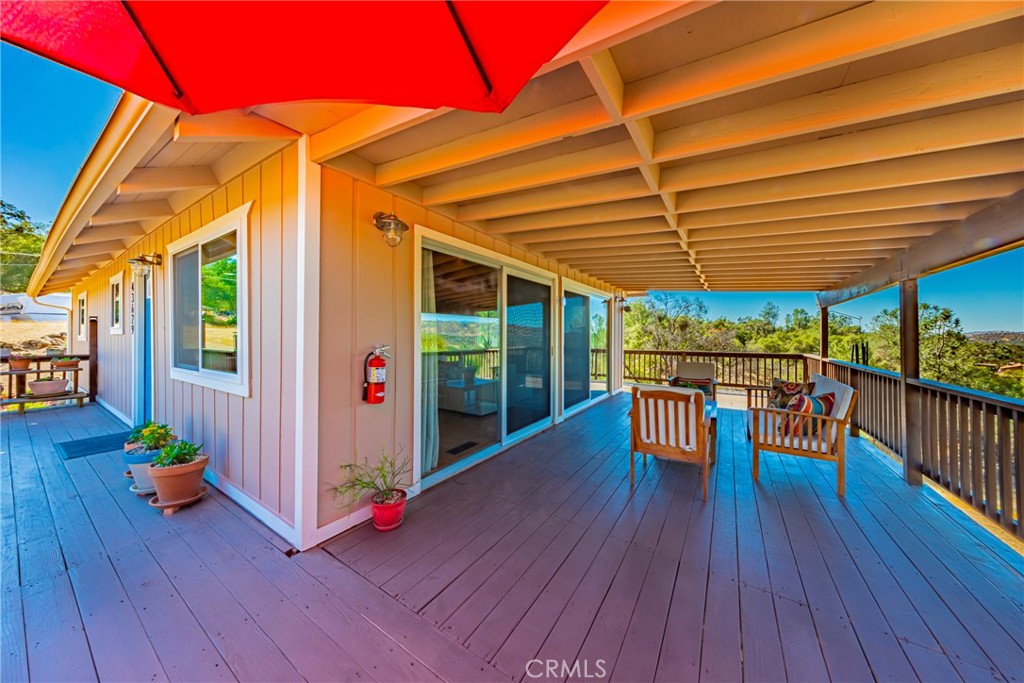 https://media.crmls.org/medias/9383df47-a480-452c-a23b-f1c624bfcf2f.jpg?preset=X-Large