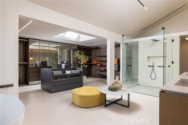 1000 Oriole Drive, Laguna Beach CA: https://media.crmls.org/medias/93848253-030a-45f3-a5b2-a54d7855c999.jpg