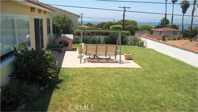 241 Paseo De Granada, Redondo Beach CA: https://media.crmls.org/medias/93850100-4c08-4f5b-b6ad-f9e518563ed9.jpg