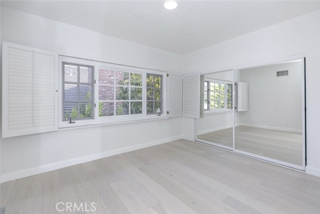 6037 Little Oak Lane, Woodland Hills CA: https://media.crmls.org/medias/93856e43-4ce3-4d7b-b93a-a89391fb1a06.jpg