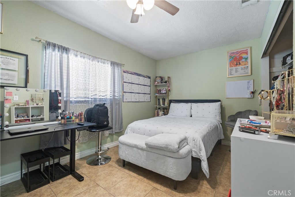 https://media.crmls.org/medias/9385d058-d65e-4d1a-b5e7-60db29469e10.jpg?preset=X-Large