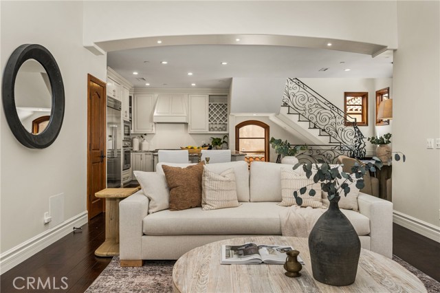 Detail Gallery Image 2 of 40 For 604 1/2 Marigold Ave #B,  Corona Del Mar,  CA 92625 - 3 Beds | 3 Baths