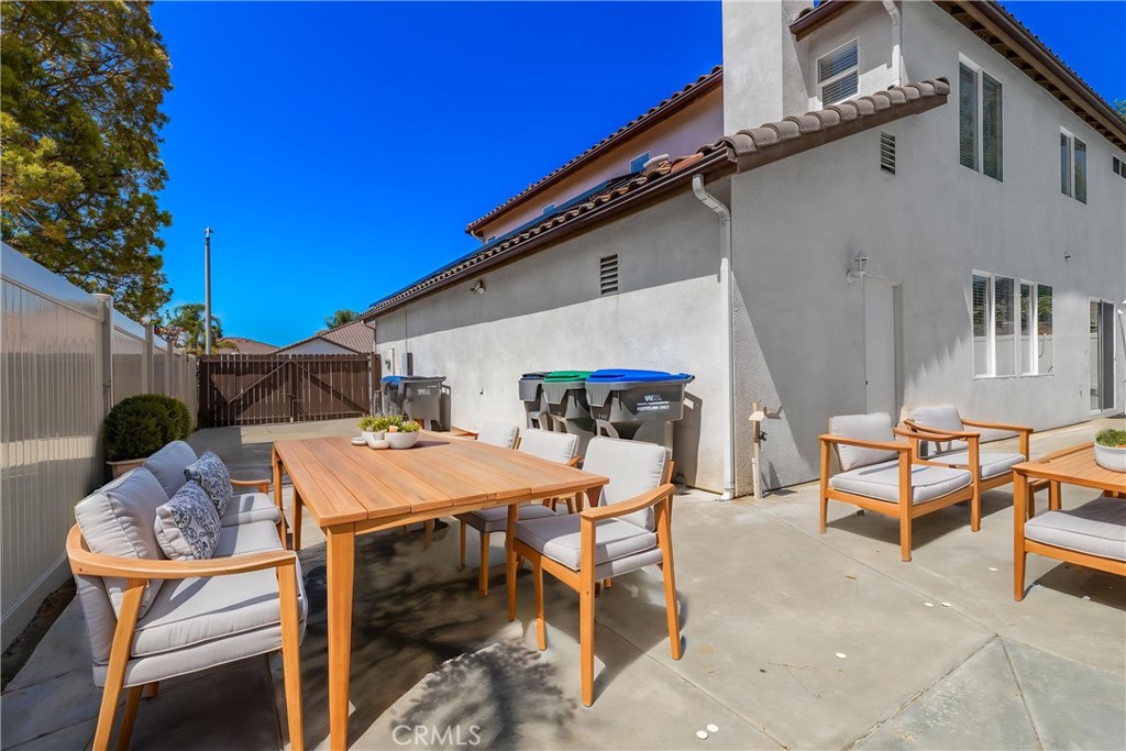 https://media.crmls.org/medias/9388b72f-f991-46ec-811a-b9cffdf84a34.jpg?preset=X-Large