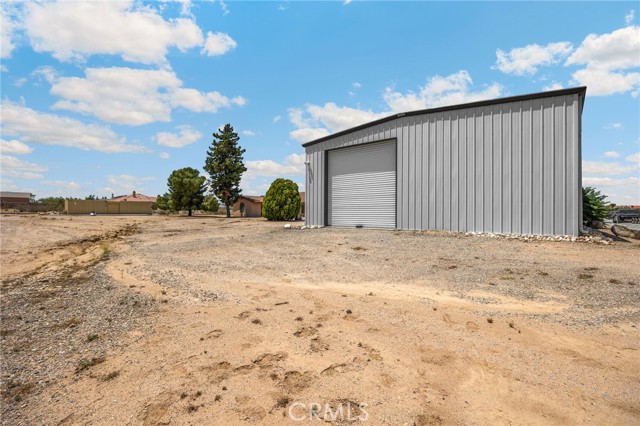 11915 Redwood Avenue, Hesperia CA: https://media.crmls.org/medias/9389319a-7360-4a1b-b73a-d0775d7b1f36.jpg