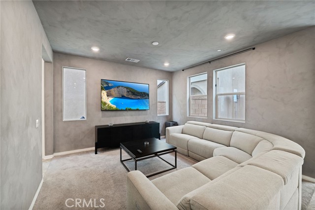 Detail Gallery Image 10 of 41 For 16667 Snowdrop #2,  Fontana,  CA 92336 - 4 Beds | 3 Baths