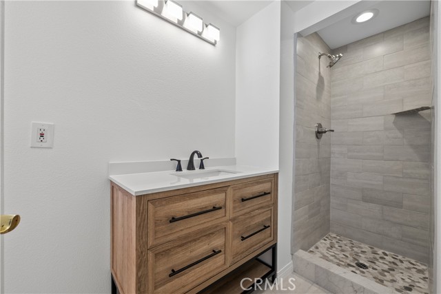 Detail Gallery Image 22 of 32 For 22459 Guadilamar Dr, Saugus,  CA 91350 - 3 Beds | 2 Baths