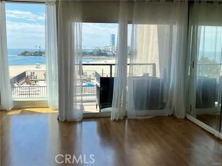 https://media.crmls.org/medias/938a9fc2-b3f8-4b7d-901f-56ebc17eca28.jpg?preset=X-Large