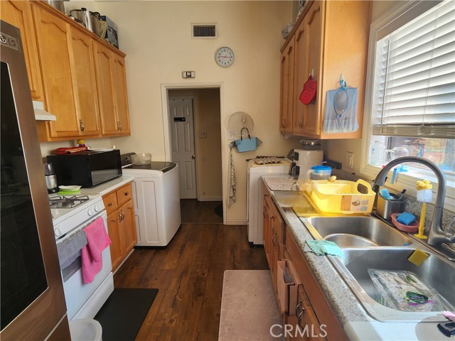 18540 Arminta Street, Reseda CA: https://media.crmls.org/medias/938aeccb-d9e9-44e2-ad80-b8f9a534e672.jpg