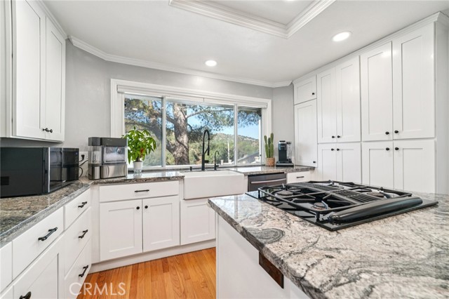 Detail Gallery Image 13 of 52 For 16908 Hillside Dr, Chino Hills,  CA 91709 - 4 Beds | 3/1 Baths