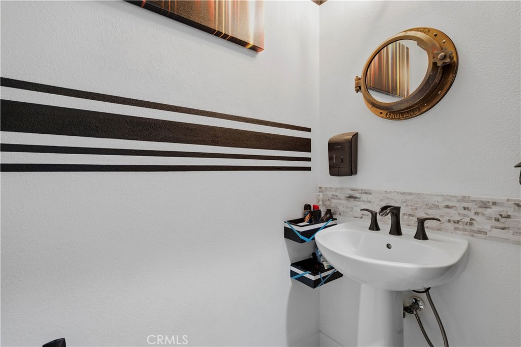 https://media.crmls.org/medias/938ba509-3a3d-4c57-ad29-7c38128bfffc.jpg?preset=X-Large