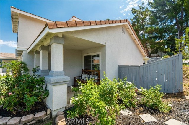 Detail Gallery Image 2 of 19 For 814 Viewtop Cir, Corona,  CA 92881 - 3 Beds | 2/1 Baths