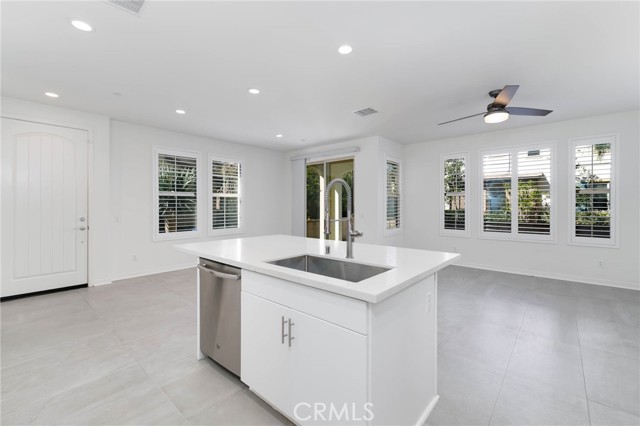 Detail Gallery Image 4 of 36 For 26 Prominence, Lake Forest,  CA 92630 - 2 Beds | 2/1 Baths