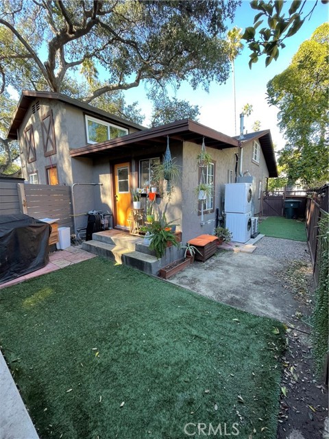 The middle wall is shared with next door.