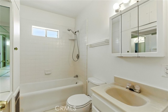 4041 57TH STREET, Sacramento CA: https://media.crmls.org/medias/938cd31b-3996-426c-adff-f37cfd43b9d9.jpg