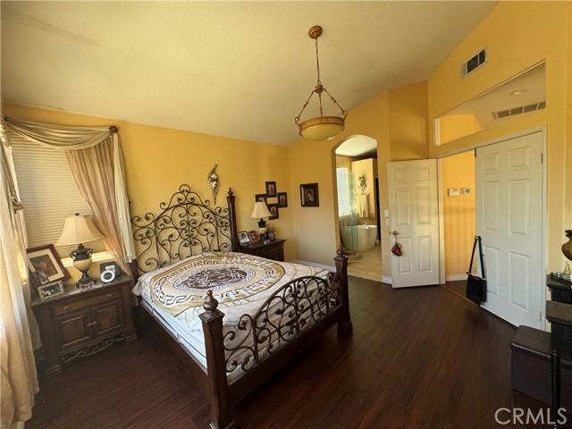 Detail Gallery Image 9 of 13 For 1045 La Marillo Cir, Corona,  CA 92879 - 4 Beds | 3 Baths