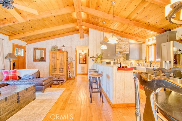 5475 Acorn Trail, Wrightwood CA: https://media.crmls.org/medias/938d8280-ef08-496e-8174-0254681a4849.jpg