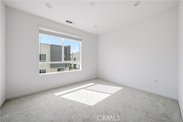 Detail Gallery Image 26 of 31 For 9427 N Sepulveda Blvd. #5,  North Hills,  CA 91343 - 3 Beds | 2/1 Baths