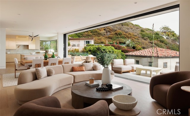 1105 Skyline Drive, Laguna Beach CA: https://media.crmls.org/medias/938e6387-249d-4b9d-8848-24e3edde7e82.jpg