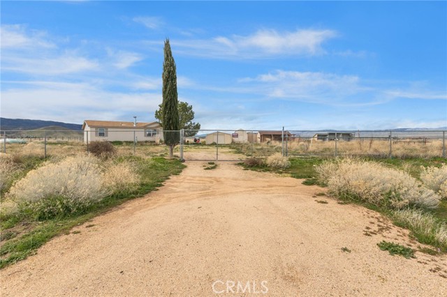 Detail Gallery Image 3 of 38 For 49611 Three Points Rd, Lancaster,  CA 93536 - 3 Beds | 2 Baths