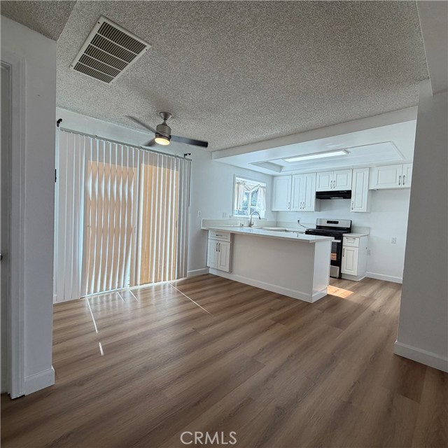 21610 S.Perry Street, Carson CA: https://media.crmls.org/medias/938f61a3-bcee-4d72-8886-c61299fc0b5b.jpg