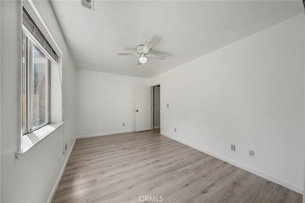 https://media.crmls.org/medias/938fc239-2edc-4921-994e-b702cf0927b5.jpg?preset=X-Large