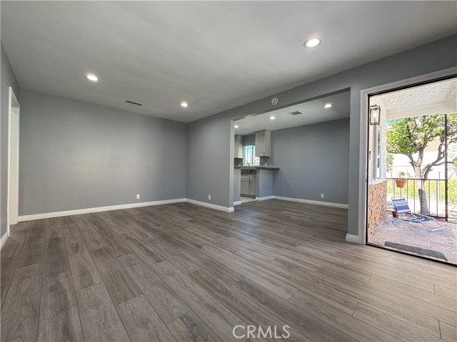 Detail Gallery Image 5 of 26 For 7611 Bloomington Ave, Burbank,  CA 91504 - 3 Beds | 2 Baths