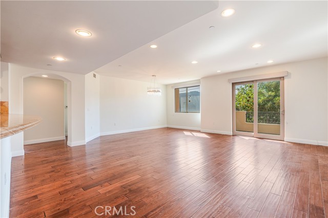 Detail Gallery Image 8 of 29 For 1835 Barrington #202,  Los Angeles,  CA 90025 - 3 Beds | 3 Baths