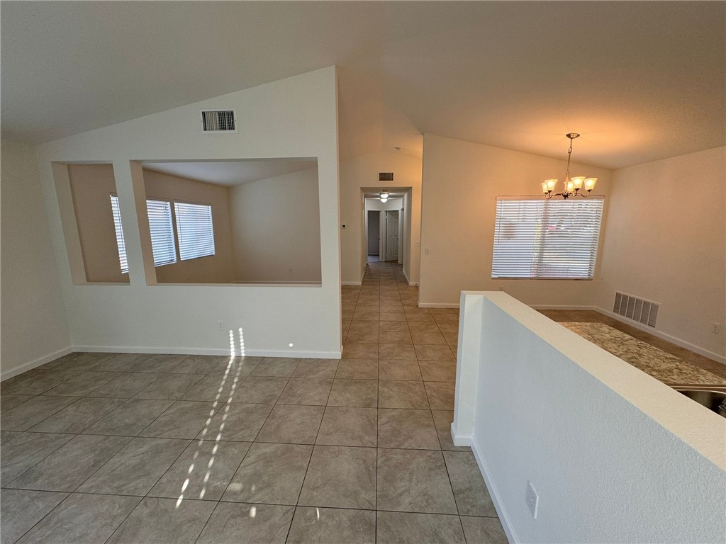 Detail Gallery Image 6 of 22 For 42946 Masonic Dr, Hemet,  CA 92544 - 4 Beds | 2 Baths