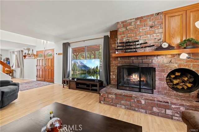 1808 Freeman Drive, Pine Mountain Club CA: https://media.crmls.org/medias/9391bcfe-e188-4d54-b8d9-893f030cad9a.jpg